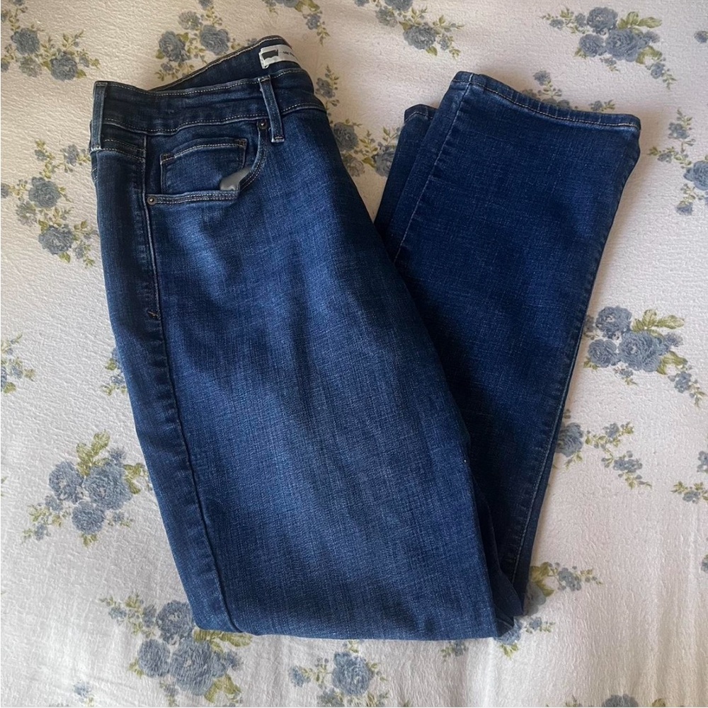 Levi’s mid rise skinny jeans